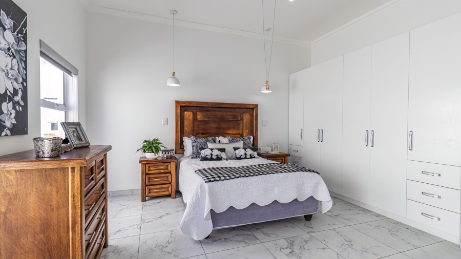 4 Bedroom Property for Sale in Sandy Point Beach Estate Western Cape